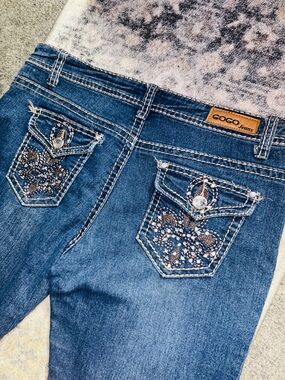 GOGO Women’s Medium Blue Straight-Leg Jeans